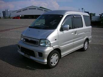 2002 Daihatsu ATRAI7 Pictures