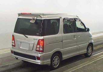 2002 Daihatsu ATRAI7 Photos