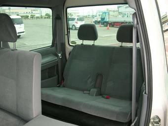 2003 Daihatsu ATRAI7 Pictures
