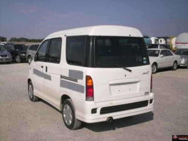 2004 Daihatsu ATRAI7