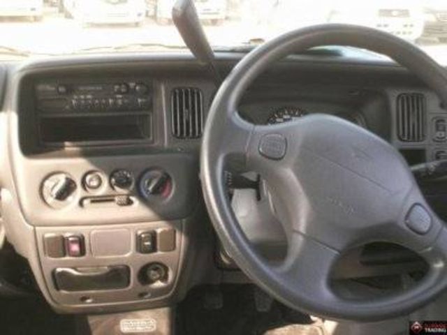2004 Daihatsu ATRAI7