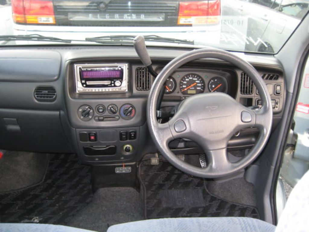 2004 Daihatsu ATRAI7