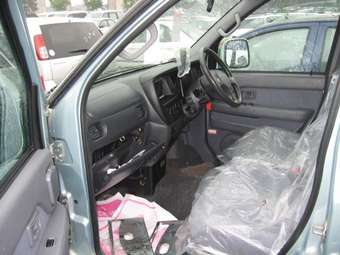 2004 Daihatsu ATRAI7 Images