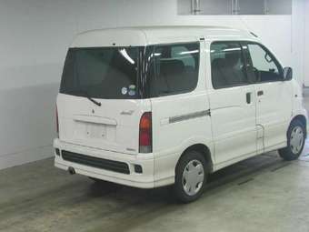 2004 Daihatsu ATRAI7 Pictures