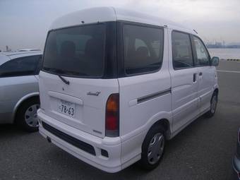 2004 Daihatsu ATRAI7 Pictures