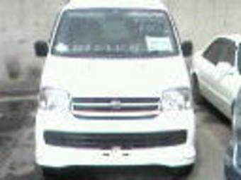 2004 Daihatsu Cargo Images