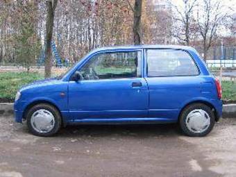 2002 Daihatsu Cuore Photos