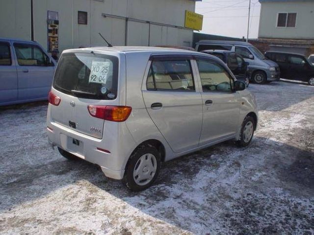 2002 Daihatsu Max