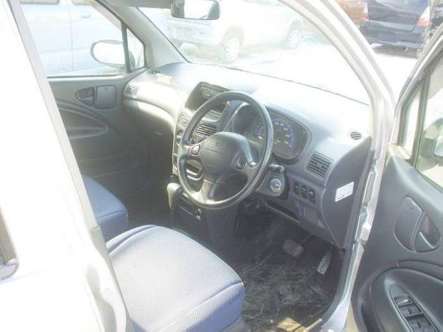 2002 Daihatsu Max