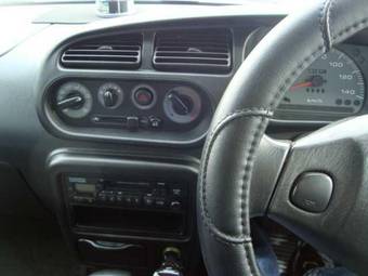 2002 Daihatsu Mira Pictures