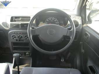 2004 Daihatsu Mira Pictures