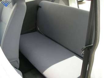 2004 Daihatsu Mira Pictures