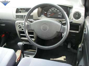 2004 Daihatsu Mira Pictures