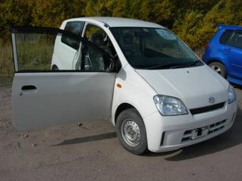 2004 Daihatsu Mira Photos