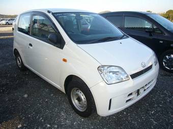 2004 Daihatsu Mira Pictures