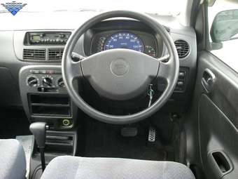 2005 Daihatsu Mira Pictures