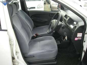 2005 Daihatsu Mira Pics