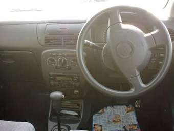 2005 Daihatsu Mira Pictures