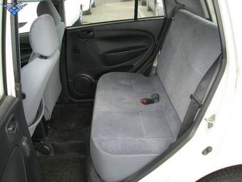 2005 Daihatsu Mira Pictures