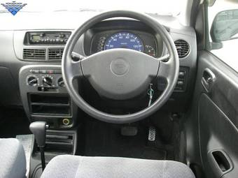 2005 Daihatsu Mira Photos