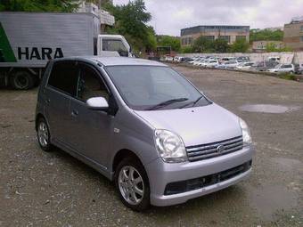 2005 Daihatsu Mira Pictures