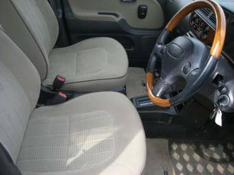 2002 Daihatsu Mira Gino Pictures