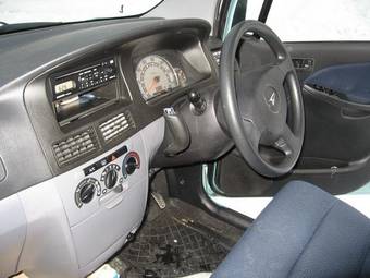 2005 Daihatsu Move Pictures