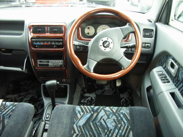 1999 Daihatsu Pyzar Pictures