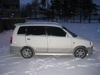 1999 Daihatsu Pyzar Pictures