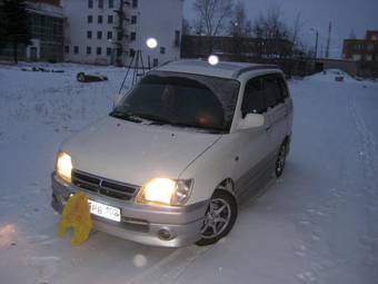 1999 Daihatsu Pyzar Pictures