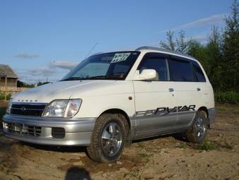 1999 Daihatsu Pyzar Photos