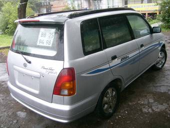 1999 Daihatsu Pyzar Pictures