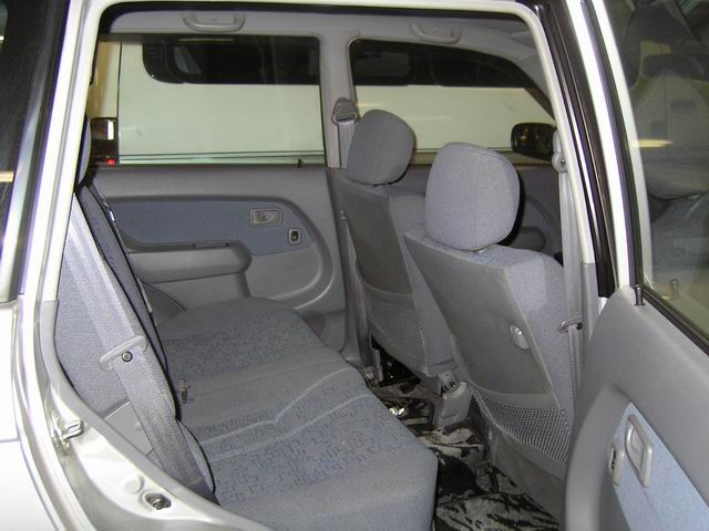 2000 Daihatsu Pyzar Pictures