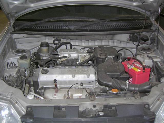 2000 Daihatsu Pyzar Photos
