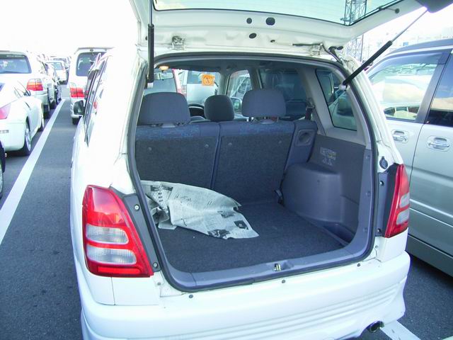 2000 Daihatsu Pyzar Pictures