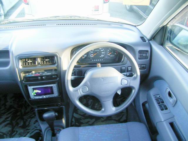 2000 Daihatsu Pyzar Pictures