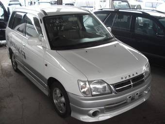 2000 Daihatsu Pyzar Photos