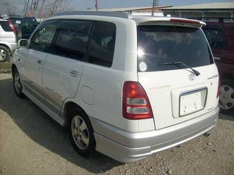 2000 Daihatsu Pyzar Pictures