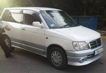 2000 Daihatsu Pyzar Photos