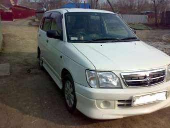2001 Daihatsu Pyzar Pictures