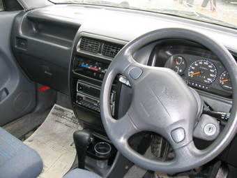 2002 Daihatsu Pyzar Images