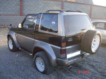 1990 Daihatsu Rocky Pictures
