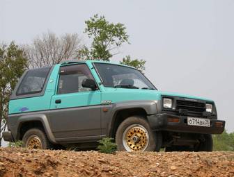 1990 Daihatsu Rocky Photos