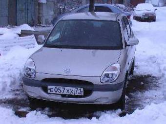 1998 Daihatsu Sirion Pictures