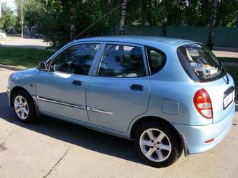 2003 Daihatsu Sirion Pics