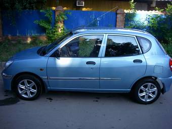 2003 Daihatsu Sirion Photos