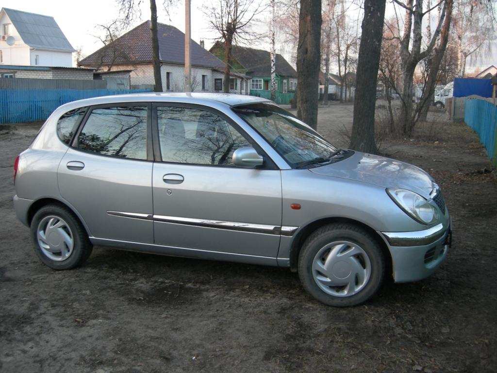 2003 Daihatsu Sirion