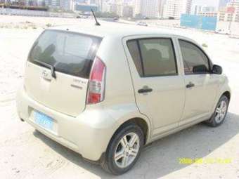 2005 Daihatsu Sirion Photos