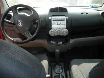 2005 Daihatsu Sirion Photos