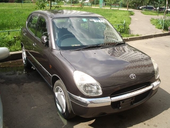 1998 Daihatsu Storia